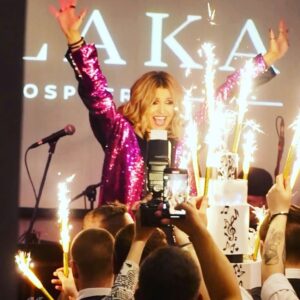 Anzhelika Agurbash Instagram - С Днём Рождения Меня!!!😇
От всего сердца хочу поблагодарить Всех моих любимых людей, Всех кто подарил мне этот волшебный праздник!!!! Спасибо за эмоции, настроение, цветы, подарки, поздравления!!!!!🙏💜💫🤩🍾🥂💥😍💥😍💥😍💥 Счастье Есть!!!!!!!!✌✌✌

Restaurant: @iloveoblaka
Video: @chistyakk
Video: @sashac_k 
Photo: @dashamerts_
Cake: @ramazankhametov
Presswall: @simonenkovaaa