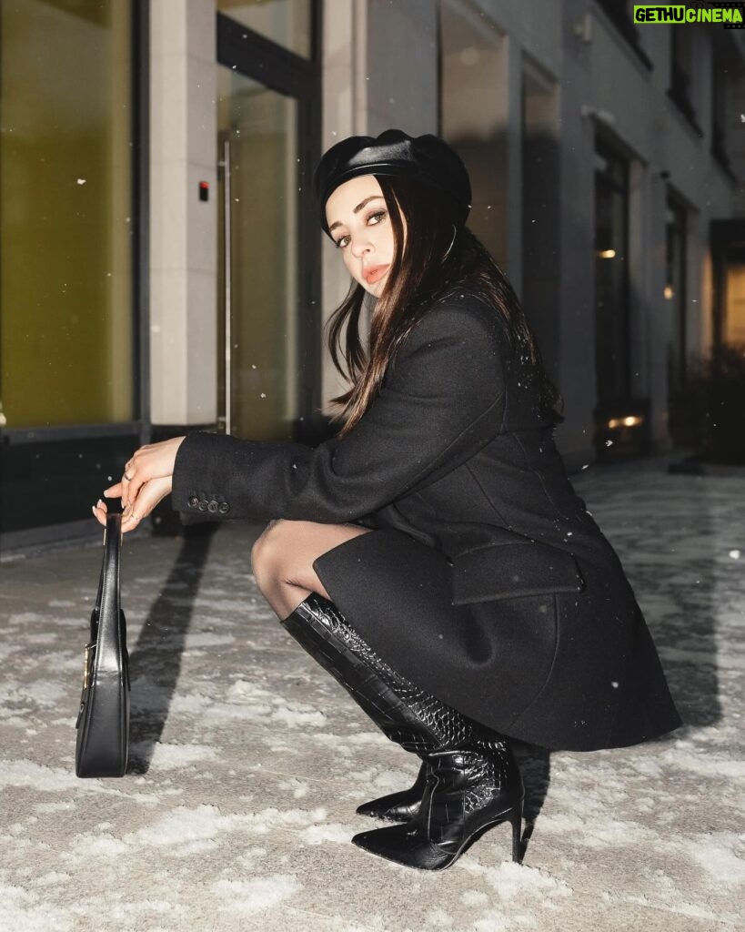 Anzhelika Kashirina Instagram - Цвет настроения чёрный as usual 🖤 А ваш какой? #shoes @ekonikastyle