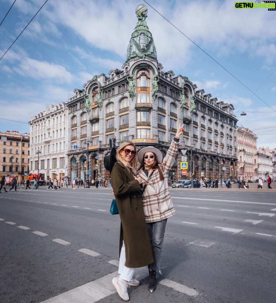 Anzhelika Kashirina Instagram - В жизни у нас у всех есть выбор..Выкладывать или не выкладывать!? Я выбираю выкладывать😂 Апрельский Петербург🤍