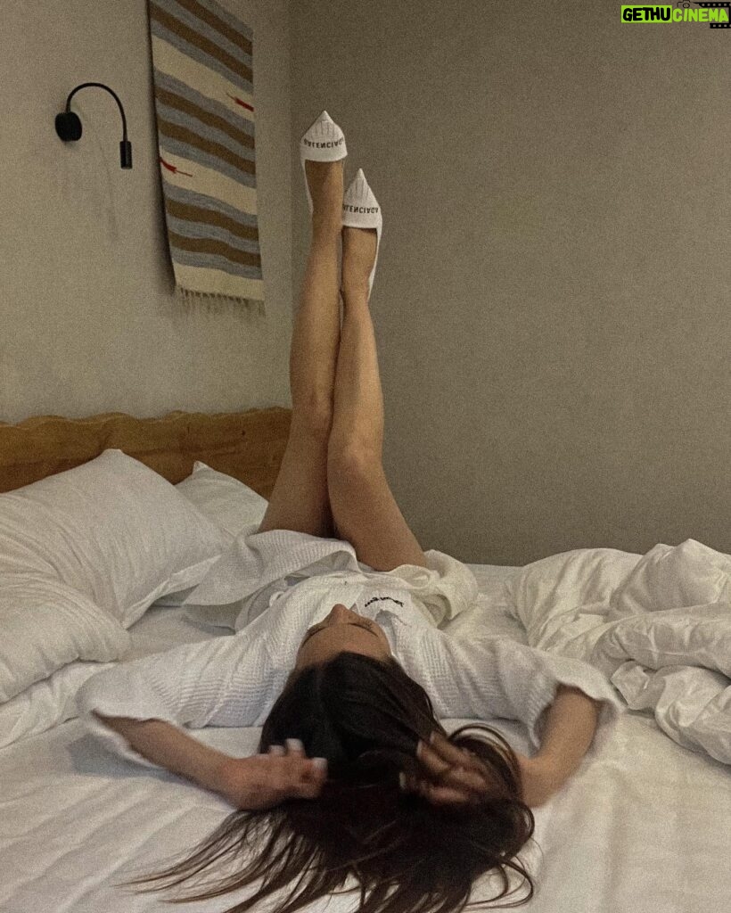 Anzhelika Kashirina Instagram - Движение-это жизнь. Поэтому, лёжа на кровати, слегка подёргиваю ножками😜