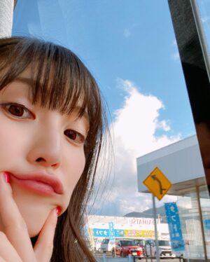 Aoi Koga Instagram - 遅くなりました…！

フォトブック「あおいろ。」
今回のオフショット📸

唐津線の駅と、武雄温泉♨️

歩道橋の上からパシャリ。
唐津線はよく使っていたのですが、
一本乗り遅れると大遅刻決定なのです笑

朝は必死でした。。

そして武雄温泉✨

朱色が本当に美しくて、芸術的でした。
建物の中も、昔使われていた大きなお風呂がありました。
タイルのデザインが可愛かったなあ🛁

建物の迫力に負けないように、
衣装も真っ赤にしてもらったのですよ☺️

この辺りは本当に、レトロな雰囲気がたくさん残っていて、古い街並みが好きな方にはたまらない場所だと思います。

写真映えするスポットもたくさんありましたよ！

武雄温泉で映え映えな写真を撮ってみてはいかがでしょうか？🥰

ではでは！
また明日〜🍀
おやすみなさい🌙

#あおいろ。
#2月14日発売 
#あ、1枚目は移動の車内です。
#移動時間は田舎道と自分をパシャパシャしてた