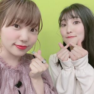 Aoi Koga Instagram - こんばんは。
最近はあったかくなったり寒くなったりして
着る服が難しいですよね…🤔
体調を崩さないように気をつけましょうね。

今日はこの３日間、生放送が続いたので
そのお写真を…📸
一緒に３日間お付き合い頂いた皆さま
本当にありがとうございます😭

ゆめきぼ学園🕊
ゲストに高木美佑ちゃんが来てくれました。
セーラー服似合うなぁ…！
久しぶりにしっかりお話できて、
めちゃくちゃ嬉しかったです！
そしてあの監督の下で今も戦っているなんて…
勇士を見届けねば。
ダミヘの時間は一生終わらなくていいと思うくらい至福の時間でした…🤦‍♀️❤️
新コーナーがまた面白かった！！
これから益々盛り上がって行けそうです。
ありがとうございました！
次回は1周年記念放送！
ついに、あの絵が…？！お楽しみに😎

新・こがさんぽ。🍀
こがさんぽ。がリニューアルして帰って来ました！！
こんなに好きを語らせてもらえて、皆さまと好きを共有できる番組は他にないので、また帰って来られて本当に嬉しいです。ありがとうございます…！
そんなリニューアル第1回目のゲストに、
大好きな小原好美ちゃんが来てくれました❣️
こんな幸せ過ぎるスタートある？？？🤯
やっぱりここちゃんの隣は安心しちゃいますね。ふふふ。
もし、次遊びに来てくれることがあったら…絶対ここちゃんを語る回にしよう、そうしよう。ﾏﾝﾏｧ🍼
マンホールカードも引き続きよろしくお願いします…！！本当にありがとう！！！

ざんなま♪ 
今回は、いつもとちょっと違うアプローチでお届けしましたが、これもめちゃくちゃアリですね！新鮮で楽しかったです✨
新衣装に曲よ…いつも思うんですけど、毎月曲出しててこんなに毎回「えすき…」って気持ちにさせてくれるのすごすぎありがたすぎ脱帽って気持ちです。
ぜひ、沢山聴いてくださいね♪
来月もお楽しみに！

改めて３日間ありがとうございました。
皆さんとの時間をこれからも大切に、
精進していきますのでよろしくお願いします。

ではでは、今日も一日お疲れ様です。
おやすみなさい🌙

#ゆめきぼ
#こがさんぽ。
#ざんなま♪ 
#みんなの声で沢山元気をもらっています
#すきや
