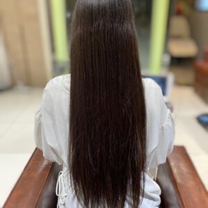 Aoi Koga Instagram - 髪を切りました！
こんなに長く伸ばしたので、
ずっとやりたかったヘアドネーションを
することにしました。
ヘアドネーションとは、
病気や事故で頭髪を失った子供たちに、
寄付された髪の毛でウィッグを作り、
無償で使って頂くことが目的の活動です。
声優さんでも身近にヘアドネーションをやっている方々がいて、
「私も次、髪を切るならやってみたいなあ」
とずっと思っていました。
初めてで緊張しましたが、
美容師さんが丁寧に説明してくださり、
最初のハサミ入れも、私に切らせてくださいました…！
とても良い思い出になりました。
ありがとうございます。
誰かの笑顔に繋がりますように…^ ^！
#ヘアドネーション 
#ヘアドネーション賛同サロン 
#さっぱりした
#髪がすぐかわく感動
#新しい私よろしくです 
#ハッシュタグ使い方あってますか？