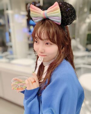 Aoi Koga Instagram - こんにちは。
先日ここちゃんとディズニー行きました。
とってもとっても楽しかったです。
また行こうね。

#東京ディズニーランド
#小原好美
#ここちゃん
#かわいいをおすそわけ
#これわたしをみてるの 
#なんと
#今年初投稿でした 
#わーい
#あけましておめでとうございます