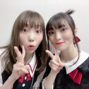 Aoi Koga Instagram - 続いては、キャストの皆さまとの宝物達✨

この日のために、みんなお揃いの衣装を作って頂いたんですよ^ ^
それぞれのキャラクターの特徴を捉えた
世界に1着しかない衣装です。
みんなすごく似合ってたなぁ…！
思い出すだけで、幸せな気持ちになります。
衣装さん本当にありがとうございました！

そして…この日、私に
かぐやになる魔法をかけてくださったメイクさんには、頭があがりません…！

この日、担当してくださったメイクさんは、
アニメ第1期の頃からずっとお世話になっている方で、かぐやの思い出も一緒に作って来ました。
いつも素敵な魔法をかけてくださるおかげで、自信を持って、皆さんの前に立つことができています。

今回も、かぐやらしい髪型やメイクをたくさん研究して下さり、リボンの長さや角度まで、衣装さんとも相談しながら完璧に仕上げてくださいました。

本当に、本当にありがとうございました。

改めて、この舞台は、色んな方々のおかげで
叶った1日だったんだなと、感じます。
関わってくださった全ての方に感謝です。

また、素敵な景色を、応援してくださる皆様にお届け出来るように、これからも全力で、走って行きたいと思います。

OVA、そして第3期、
めちゃくちゃ楽しみにして待っててください！

ありがとうございました。

#かぐや様は告らせたい 
#かぐや様 
#かぐや様OVA第3期待っててね