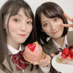 Aoi Koga Instagram - 今日は！
南早紀ちゃんのYouTubeチャンネルに
お邪魔します〜✨
YouTubeライブ！！
嬉しい〜とても楽しみです😍

ということで、先日の朗読劇の写真📸
81チームでの朗読劇、楽しかったなぁ…
なんかやっても絶対拾ってくれる安心感と信頼感✨

そう、みなみと一緒に朗読劇に出演するって
実は今まで中々なかったから
すごく嬉しかったのですよ🥲💓

また一緒にお芝居したい！！

今日はよろしくね☺️💓

＃南早紀
＃チョコレートはミツの味
＃と、
＃関係ないけど
＃梅の花が綺麗でした。
＃おすそわけ。