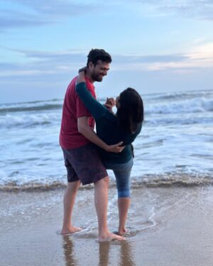 Aparna Narayanan Instagram - Happy 4th anniversary my love @skandhagopalan ❤️❤️ thank you for always having my back ❤️
#anniversary #love