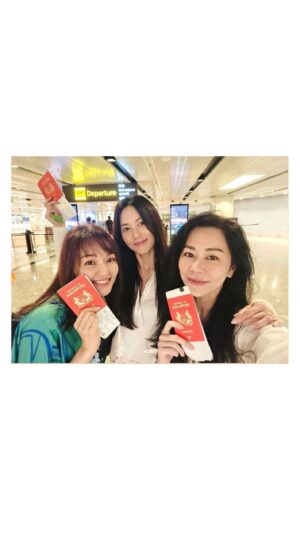 Apple Hong Instagram - Girl trip teaser 🤭💃🏻💃🏻💃🏻✈️

@michellechiaofficial @phyllis_quek 

#girltrip #fun #laughter