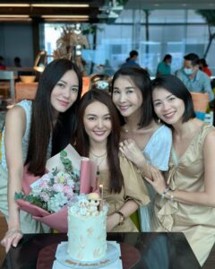 Apple Hong Most Liked Photos and Posts