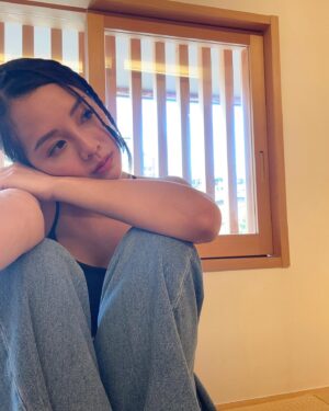 Apple Chan Instagram - Different people walk in,
at different stage of our life for a reason. 
Do cherish and be thankful for that. 
Now I’m alone on this journey for a reason and I’ve found myself :)