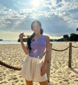 Apple Chan Instagram - Nothing can stop me from the sun,sand and sea because I have Apondle50 protecting me from the strong UV! 

#apondle50 #apondleforyou #bestsunblock #sg