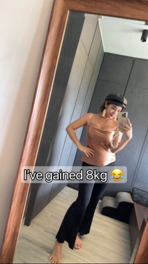 Apple Chan Instagram - Embrace the new body, the new me :) 
I’m proud of you, I really do.

HAPPY MOTHER’S DAY to all moms! ❤️

#happymothersday #momtobe #apobabyjourney #babybumps