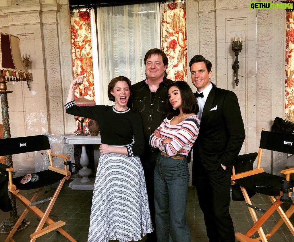 April Bowlby Instagram - awkward family photo 🍇☁️