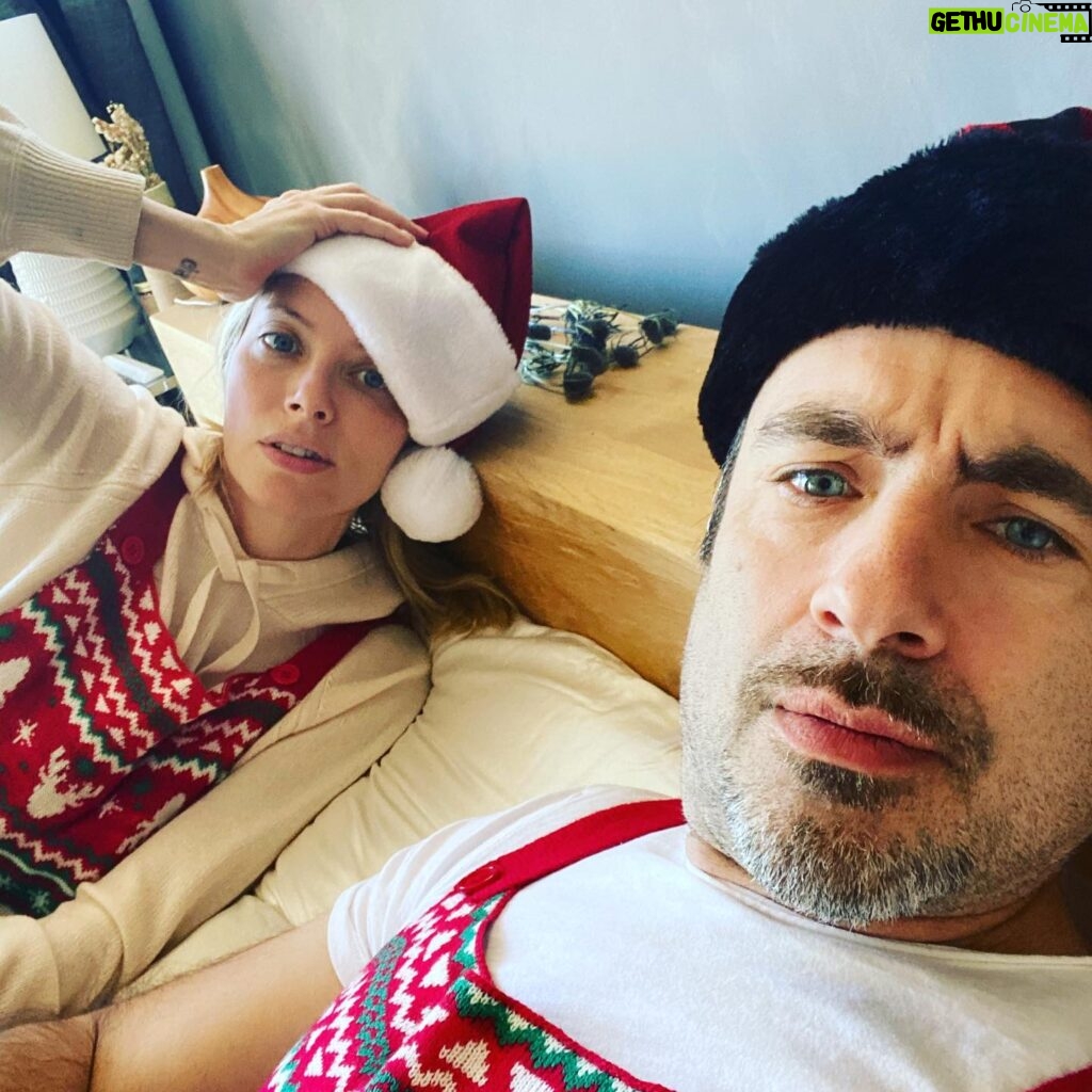 April Bowlby Instagram - Merry Christmas 🎄