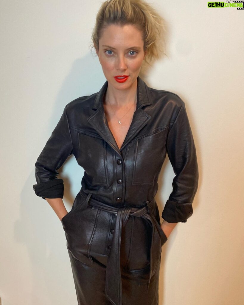 April Bowlby Instagram - 🖤✔️⚫️▪️♟♠️