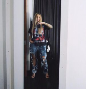 Arabella Drummond Instagram - In love with these @nathalieballout jeans 😍 available at @onebyonestore #ballout #nballout #customdenim #onebyonestore