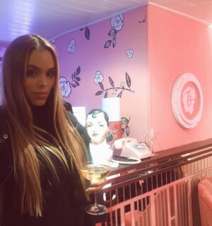 Arabella Drummond Instagram - ⚓️🍹💕 #goodshipbenefit @benefitcosmeticsuk #benefitcosmetics