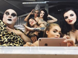 Arabella Drummond Instagram - Istanbul with the circus. Found a new recruit 😍❤️#iydkdw #roforose #onebyonetattoo