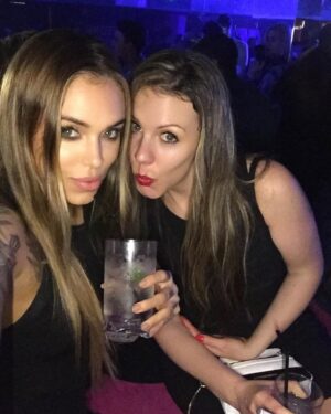 Arabella Drummond Instagram - 🍸👯