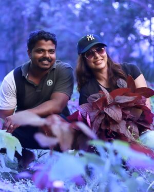 Aradhya Ann Instagram - ചീര മേടിക്കാൻ പോയതാ...സുജിത്തേട്ടന്റെ അടുത്ത്... @variety_farmer
#farmer #farmerlife #farmermarket #farmers #farmersmarket #vegitables #spinach #kerala #keralagram #keralatourism #keralagallery #malayalamcinema #malayalamsongs #artist #actress #aradhyaann #kochi