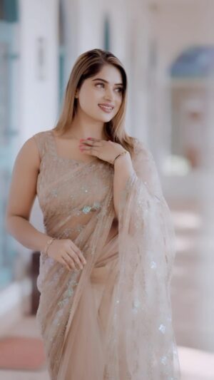 Arathy Sojan Instagram - For : @adarsh.adh_i 
Mua : @tssaneesh 
Costume: @femiradesigns 
Photography: @vishnuajay.in 
#saree #trending #insta #newpost #instadaily