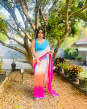 Arathy Sojan Instagram - 💙

🥻 @femiradesigns
#saree #drapes #new