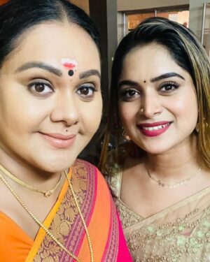 Arathy Sojan Instagram - സപ്തതിടെ അമ്മ 🫰
@rekharatheesh3