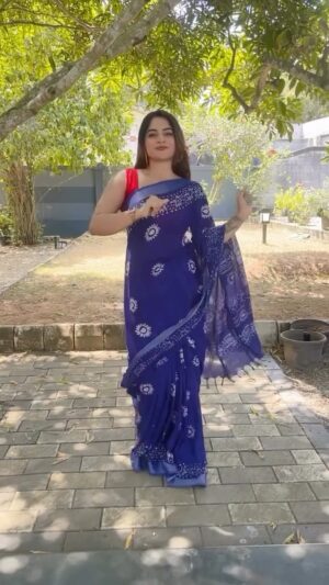 Arathy Sojan Instagram - Kurchi  madathapetti😉
Saree 🎁 Mummy 😘
@appu_achary 
.
.
.
.
#kurchimadathapetti #telugureels #dancevideo #girls #trending
