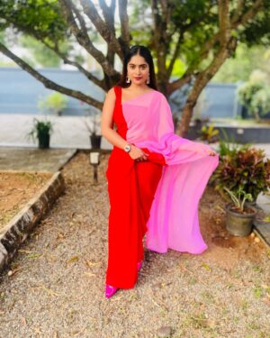 Arathy Sojan Instagram - A killer Combo ❤️💕 
 
@femiradesigns
@lijirajamony 
Dop @nivysmenon
 #saree #sareefashion #selflove