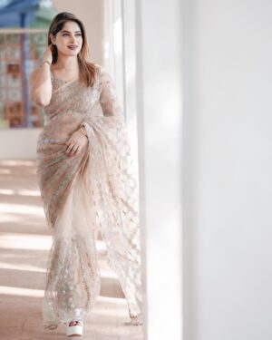 Arathy Sojan Instagram - 🌟

For : @adarsh.adh_i 
Mua : @tssaneesh 
Costume: @femiradesigns 
Photography: @vishnuajay.in 
#saree #trending #insta #newpost #instadaily