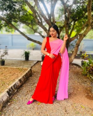 Arathy Sojan Instagram - A killer Combo ❤️💕 
 
@femiradesigns
@lijirajamony 
Dop @nivysmenon
 #saree #sareefashion #selflove