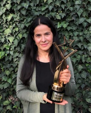 Arcelia Ramírez Instagram - Muchas gracias a los premios TVyNovelas por este reconocimiento. Gracias a mis queridos  @rosyocampooficial y @bencann1 por confiarme este personaje con el que visibilizamos la violencia intrafamiliar. Ojalá que este país le ofrezca a las mujeres que la padecen un sistema de justicia que las defienda y proteja!
@populationmediacenter