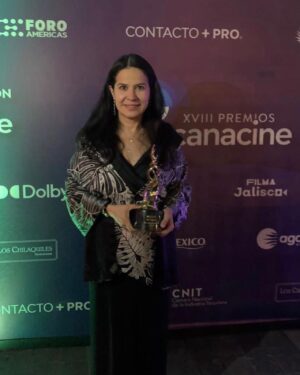 Arcelia Ramírez Instagram - Muchas gracias a @canacine_mexico por este reconocimiento!!! Es un privilegio haberle dado vida a Cielo! Gracias infinitas a @teodoraanamihai por haberme confiado este personaje tan poderoso! 

Ojalá que se escuchen todas las voces que hablan de esta herida profunda y que no haya ni una Cielo más!