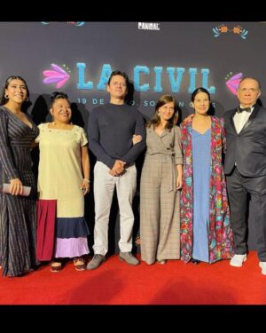 Arcelia Ramírez Instagram - Muchas gracias a quienes nos acompañaron ayer en la Premiere de LA CIVIL, hicieron que fuera una hermosa noche de celebración!
@cinecanibal @talentontheroad @teodoraanamihai @daniiygt @monicadelcarmen_actriz @eligiomelendez 
@lacivilthemovie 
#LACIVIL 

Muchas gracias a @pinedacovalin por tan bello vestido! 
#origenesqueinspiran 
#pinedacovalin