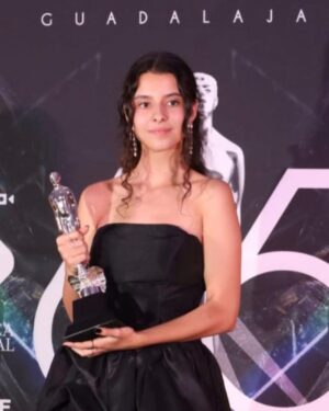 Arcelia Ramírez Instagram - Gracias infinitas a la @academiacinemx por esta noche increíble en la que fui honrada con 
el premio Ariel a mejor actriz por La Civil la misma edición en que mi hija Emilia Berjon recibe el Ariel a mejor revelación por su trabajo en Trigal!!! 
Fue un momento único, irrepetible y de los más hermosos y emocionantes de mi vida! Gracias, gracias, gracias...♥️

Vestidos: @steponfashion @benitosantosoficial 

#ariel2023