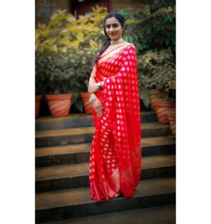 Archana Ananth Instagram - "❣️There is a shade of RED for every ♀️"
.
.
.
.
PC:- @mani.bujji.353803 
PC Edit:- @_y_o_g_e_s_h_r_ 
#red #sareelove #elegant #pure #grace #loveyourself #peace #fortune #legend #universe