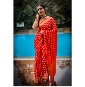 Archana Ananth Instagram - ❣️RED-Ultimate cure for sadness❣️
.
.
.
.
PC:- @mani.bujji.353803 
Edit:- @_y_o_g_e_s_h_r_ 
#red #sareelove #rainyday #awesome #grace #elegant #gorgeous #universe #cosmos #green #colour #photo #instafashion #instadaily #instagood #loveyourself