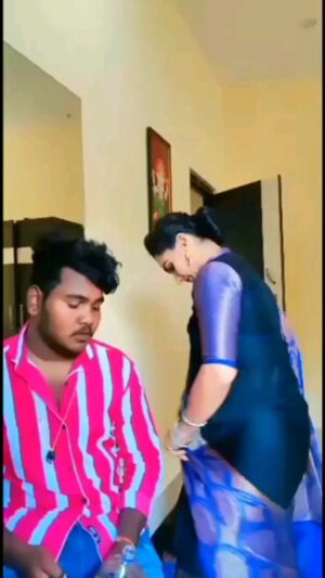 Archana Ananth Instagram - Quick one, single take😅😅
@mani.bujji.353803 
.
.
.
.
.
VC:- selfiessssssss😂😂😂
#fun #bottle #smile #keepgoing #keepsupporting #shooting #selfie #goodvibes #bestie #caring #enjoy