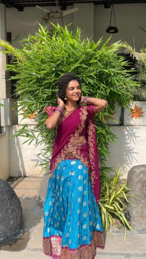 Archana Kumar Instagram - Thought of doing a girly girly reel for a dhavani song and found this beautiful location but ended up in this coz idhan namaku varuthu😂🤣
👗: @ravikkai_selai 

#archu #archusreels #archana #archanakumaar #vadivelu #vadivelcomedy #funny #funnyreels #reelsinstagram #reelitfeelit
