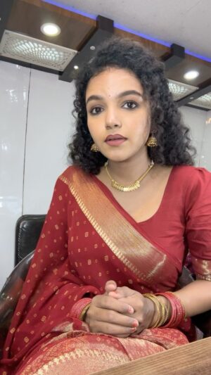 Archana Kumar Instagram - I should say that am a very big fan of this versatile performer Baskar sir♥️He is one of my favourite actors😍
Ena role kuduthalum manushan pirichuruvaru la🥹♥️
.
.
.
Angel saree ah thiruditen🤣🤣🤭 @angelmakeoverartistry 
#archu #archana #archanakumaar #msbaskar #msbaskarcomedy #fangirl #performer #favouriteactor #reelsinstagram #reelitfeelit