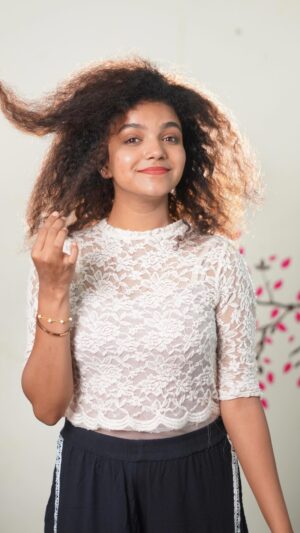 Archana Kumar Instagram - Bit’u bit’u🤭😂
.
.
.
Do watch the full video at Araathi youtube channel
Link in my bio

#curly #curlyhairgirl #curlyhairproblems #curlyhairroutine #selftroll #girlwiththecurl #archu #archusreels #archana #archanakumaar #araathi #youraraathi #araathiyoutubechannel #priyanka #priyankaroboshankar #rowdybaby #narikootam #wirally #wirallytamil #tamada #tamadamedia #tamadamediatamil