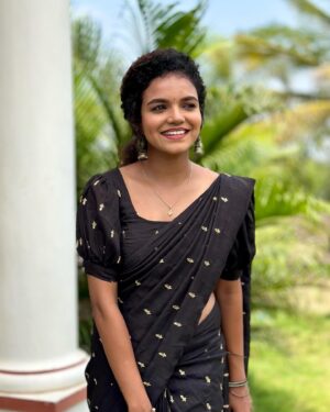 Archana Kumar Instagram - உன்ன என்ன ரசிக்க வச்ச 
கண்ணு முழி கருப்பு தான் 🖤✨
.
.
.
#archu #archanakumaar #archana #arthy #beingarthy #chellamma #vijaytv #vijaytelevision