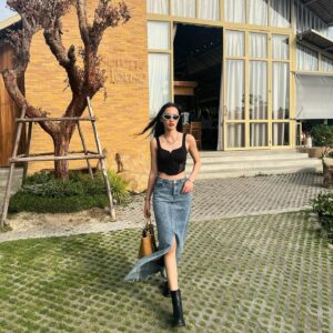 Areeya Pholphutrakul Instagram - ยืน1ไม่พึ่งเก้าอี้ 🫧