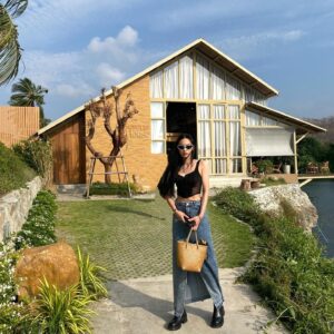 Areeya Pholphutrakul Instagram - ยืน1ไม่พึ่งเก้าอี้ 🫧