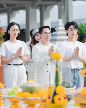 Areeya Pholphutrakul Instagram - #บวงสรวงปันหยีISeaYou ฝากภาพยนตร์เรื่องแรกของกิ่งด้วยนะคะ พฤษภาคมนี้เจอกันทุกโรงภาพยนตร์ 🫶🏻 #ปันหยีISeaYou #PanyiISeayou