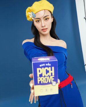 Areeya Pholphutrakul Instagram - ผิวใสเปล่ง เต่งน้ำ ต้องวิตามินจากโรงงาน Top3จากเกาหลี  ขาวไวขาวไม่หยุด @pichprove.hq  #pichlook #pichprove #ขาวไวใสสะท้อนแสง
