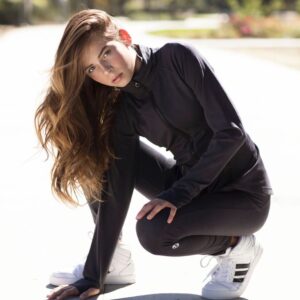 Aria Spinello Instagram - Tuesday I think I can outrun you...The Aria - get it.. @airfish_official #airfishplay 🎥 @lunocksphotography 💗💗💗 💋 @martinlanechristopher #lamodelsyouth #fashioneditorial #workout #werkit #conversehightops #sneakersaddict #comfyclothes #teenstyle #workoutwear #naturalmakeup #naturallightphotography #model #dancer #actress
