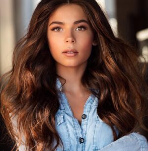 Aria Spinello Instagram - Schools out and the Holidays are here.. looking forward to our Cookie party tonight to kick off the season w friends and family. What are you looking forward too?🎄