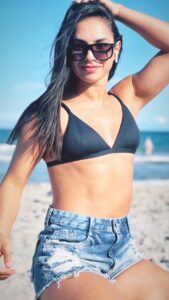 Ariane Lipski Instagram - FL ☀️💛🌊