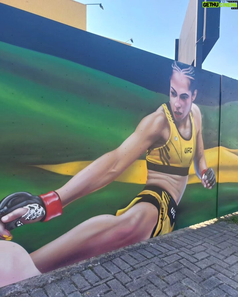 Ariane Lipski Instagram - Arte feita na @rasthaioficial em homenagem a lutadora do UFC @arianelipski de Curitiba. . . . . . #ufcbrasil #ufc #ufccuritiba #mma #muaythaigirls #muaythai #muaythailife #bjj #bjjblackbelt #bjjgirls
